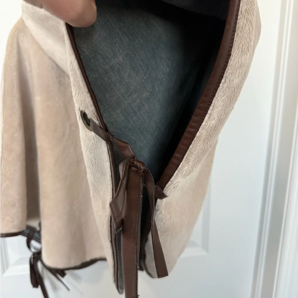 Anthropologie Gray and Cream Hooded Cape - Picture 5 of 13